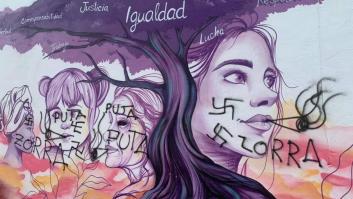"Zorra", "puta" y esvásticas: vandalizan otro mural feminista en Baeza