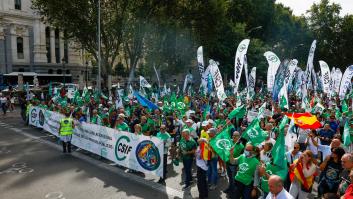 Miles de funcionarios salen a la calle en Madrid para reclamar una subida salarial