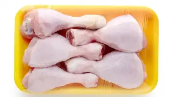 ¿Hay que lavar el pollo crudo antes de cocinarlo?