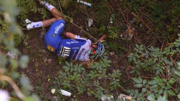Terrorífica caída en el Giro de Lombardía: el ciclista Remco Evenepoel se precipita al vacío desde un puente