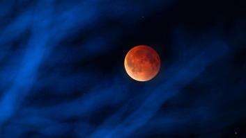Así fue el eclipse total de Luna que inaugura el periodo de las 'cuatro lunas de sangre' (FOTOS)