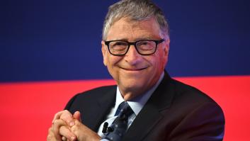 Bill Gates desvela qué móvil usa en su día a día y salta (mucho) la sorpresa