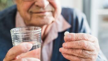 ¿Qué consecuencias tiene el exceso del consumo de fármacos en las personas mayores?