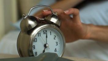 Las horas que no duermes pasan factura a tu peso