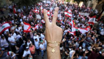 La rabia cuaja en las calles de Beirut, mientras llega la primera ayuda internacional