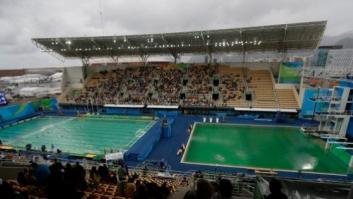 Alguien echó agua oxigenada en las piscinas olímpicas, por eso están verdes