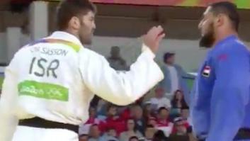 El COI expulsa de los Juegos a un judoca egipcio que se negó a dar la mano a su rival israelí