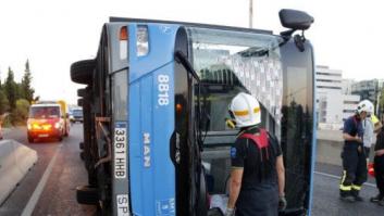 El vuelco de un autobús municipal en Madrid provoca 15 heridos