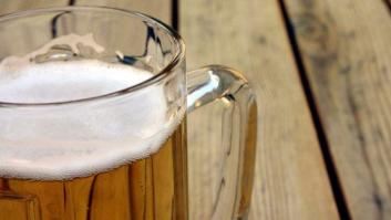 Beber cerveza antes de las copas es mejor y otros 8 mitos sobre el alcohol