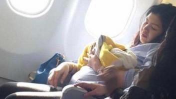Da a luz en el avión y su bebé podrá volar gratis toda la vida