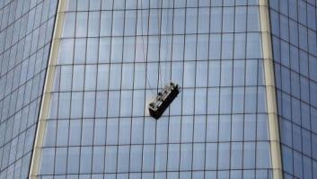 Susto en el World Trade Center de Nueva York para dos limpiacristales (FOTOS)