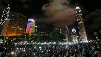 Paraguas, claveles y móviles: el smartphone como herramienta para la protesta social