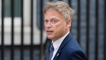 Liz Truss recupera un ministro de Boris Johnson mientras aumentan las peticiones de dimisión