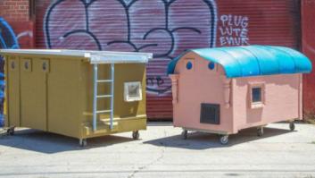 Un artista transforma la basura en casas móviles para personas sin hogar
