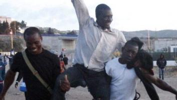 Cerca de 500 subsaharianos saltan la valla de Melilla según la policía