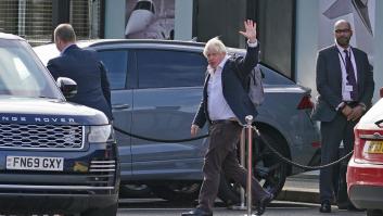 Boris Johnson vuelve de sus vacaciones en el Caribe con la incógnita de su posible regreso político