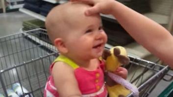 La risa "maléfica" y contagiosa de este bebé se ha vuelto viral (VÍDEO)