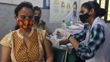 Escándalo en India: miles de personas son vacunadas con agua