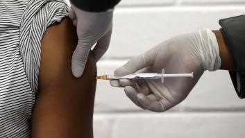 Madrid inicia la vacunación de los 150 voluntarios del primer ensayo clínico contra la covid-19 en España