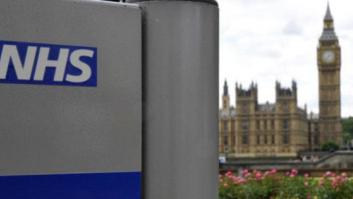 Reino Unido no operará ni a obesos ni a fumadores para reducir costes en su sanidad pública