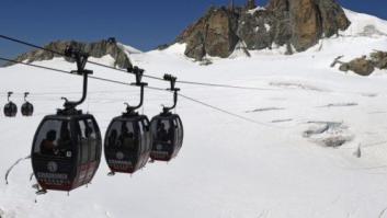 Evacúan en helicóptero a 110 personas de un teleférico averiado del Mont Blanc