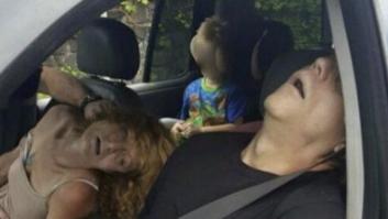 La policía publica una foto de dos adultos que sufrieron una sobredosis en el coche con un niño