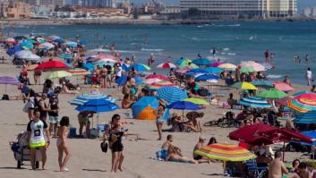 Violan a una mujer a plena luz del día cuando tomaba el sol en una playa de Murcia