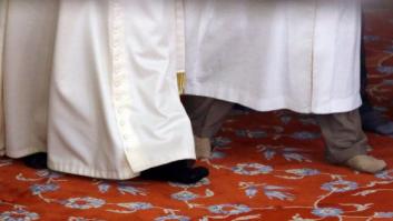 El papa reza en la Mezquita Azul de Estambul (FOTOS)