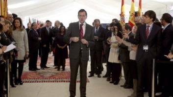 Rajoy dice que reformar la Constitución no es prioritario y Sánchez avisa de que insistirá