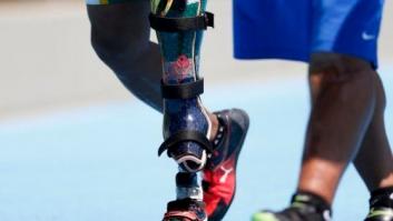 Prohíben embarcar a un atleta paralímpico por su prótesis y después se disculpan