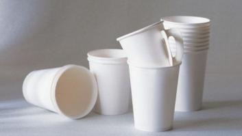 Francia, primer país del mundo en prohibir los vasos de plástico