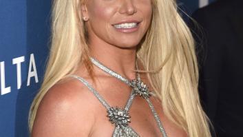 Britney Spears posa en 'topless' y desafía a su padre