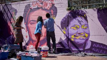 El mural de Ciudad Lineal será restaurado por sus creadores tras fracasar los intentos de limpiarlo