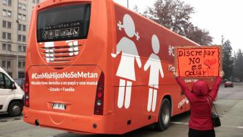 Inmovilizan el autobús de Hazte Oír en Barcelona y se enfrenta a una sanción de 40.000 euros por sus mensajes tránsfobos