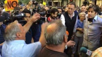 Pelea ante la sede del PSOE: "¡A Génova! ¡No sois socialistas!" (VÍDEO)