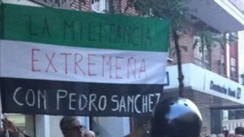 Reciben al grito de "golpistas" a los críticos de Sánchez