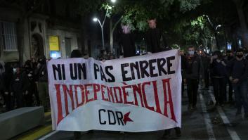 El independentismo protesta contra la inhabilitación y los CDR lanzan cabezas de cerdo a los Mossos