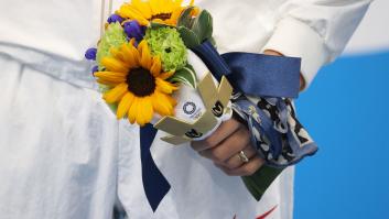 Lo que no se ve en las flores que se reparten a los medallistas: la tragedia que las inspiró
