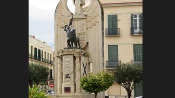 Polémica por un acto público en Melilla frente a un monumento que exalta el golpe franquista