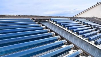 El sistema que jubilará las placas solares: genera electricidad y calor para ahorrar en luz y gas