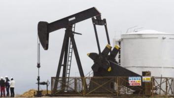 El precio del petróleo baja por primera vez a niveles de 2009