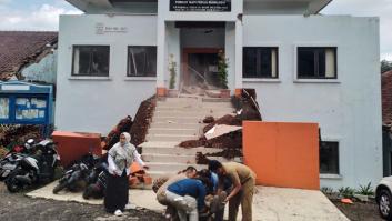 Al menos 162 muertos y 700 heridos por un terremoto en la provincia más poblada de Indonesia