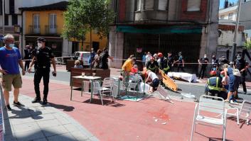 Al menos cinco herido y un muerto al arrollar un coche terraza de bar en Ponferrada