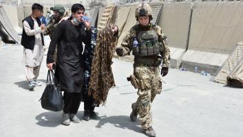 Terror en el aeropuerto de Kabul: cargas, caos, heridos e imposibilidad de salir