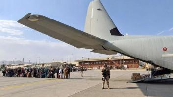 Un avión de rescate italiano, amenazado por varios disparos al aire nada más despegar del aeropuerto de Kabul