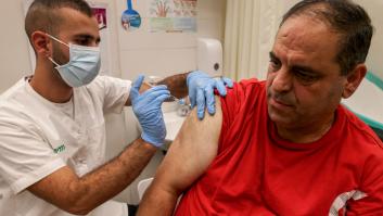 Israel aprueba la tercera dosis de la vacuna para toda la población