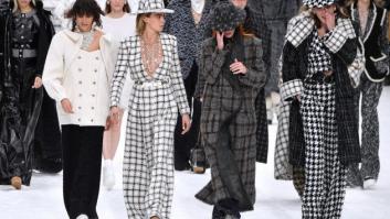 Penélope Cruz se sube a la pasarela de Chanel en el desfile póstumo de Karl Lagerfeld para la marca francesa