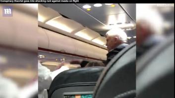 Un pasajero acaba abucheado y abofeteado por su esposa por no querer ponerse la mascarilla