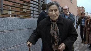 La anciana desahuciada en Vallecas cede parte de la ayuda del Rayo a un exjugador enfermo