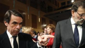 La foto del dedo de Aznar: los comentarios en Twitter